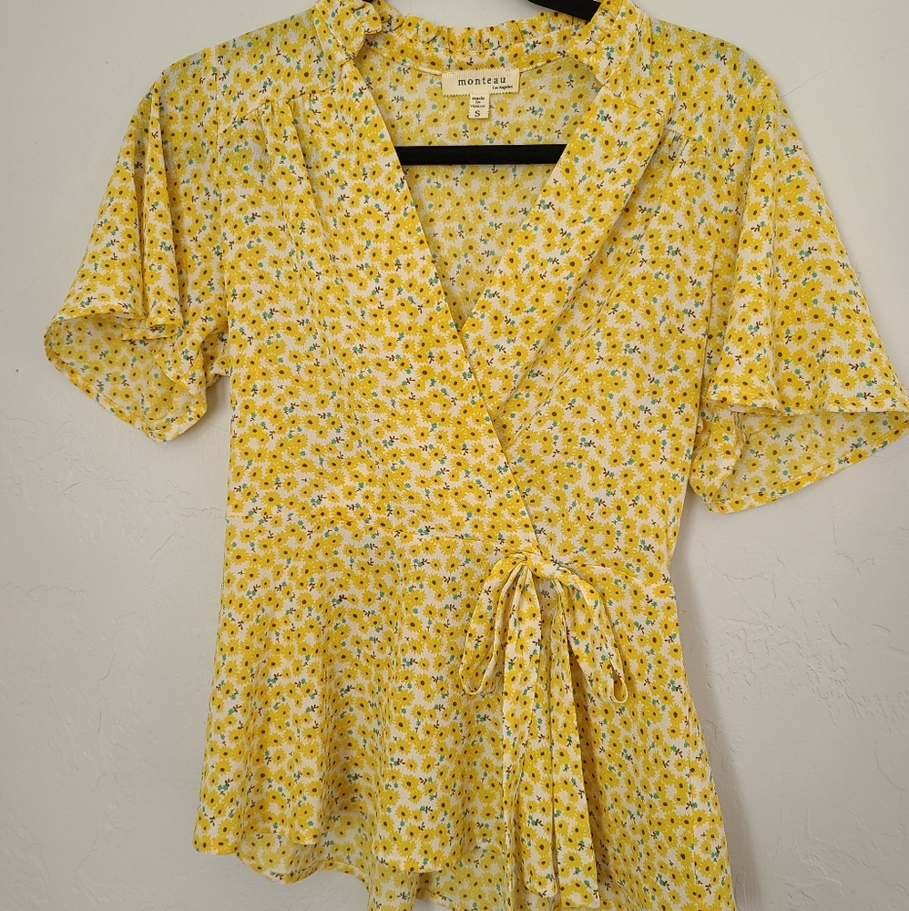 Little yellow flower pattern